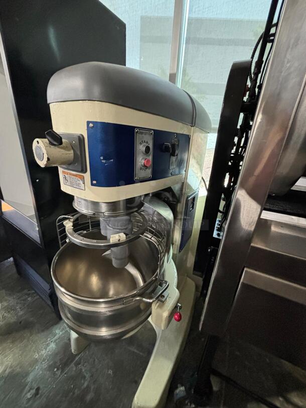 HOBART LEGACY HL661 60 QUART MIXER W/ BOWL, BOWL GUARD, AND HOOK ATTACHMENT - Image 3 of 4