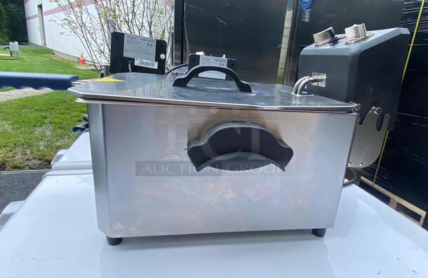 Dukers DCF15E Countertop Deep Fryer - Image 3 of 6