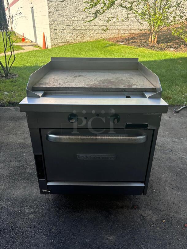 Southbend STAINLESS STEEL Natural Gas Oven and Griddle / On Wheels
 - Image 1 of 5