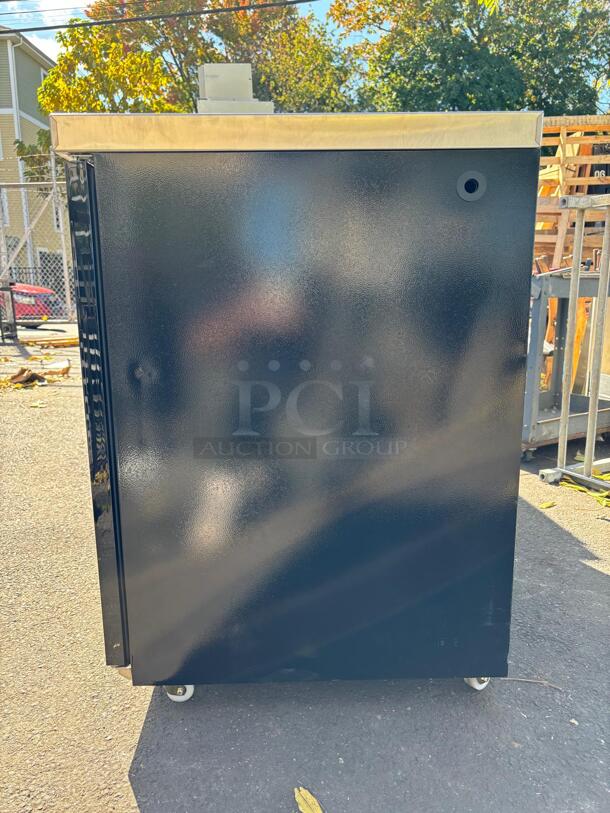 BRAND NEW SCRATCH & DENT Dukers DKB60-M2 61″  - Image 7 of 8