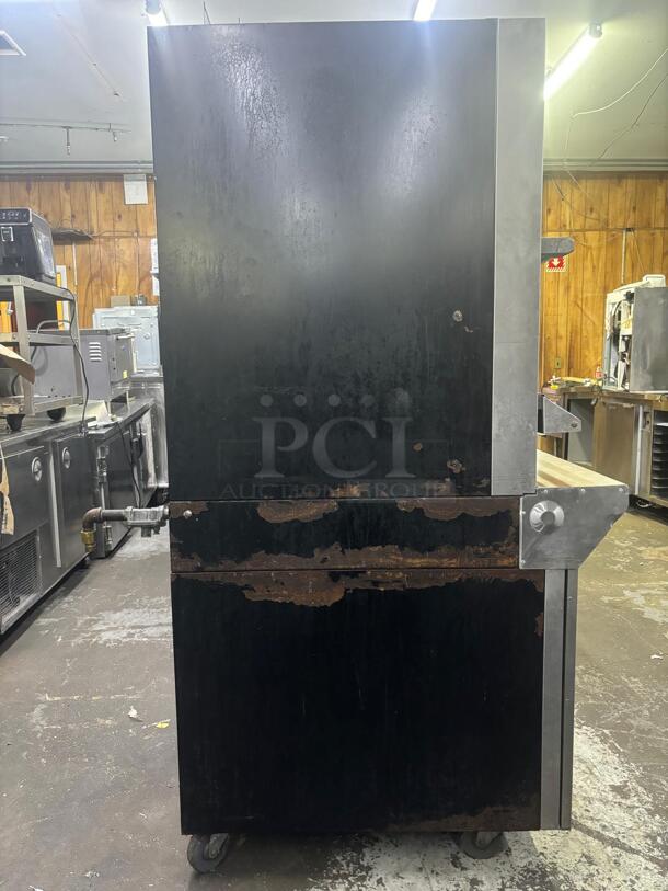 GREAT!! Garland Master Series Natural Gas Heavy-Duty Upright Ceramic Broiler with Finishing Oven and Storage Base - 80,000 BTU

 - Image 3 of 4