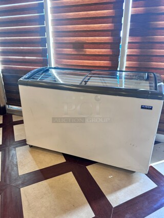 New Ojeda NBH-51 50 inch Mobile Chest Freezer  - White, 120v Tested and Working