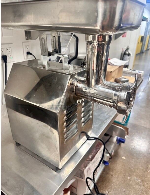 Like New Avantco MG12 #12 Meat Grinder - 110V, 1 hp Working - Image 4 of 9