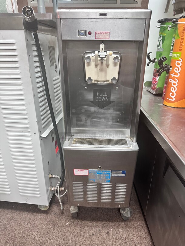 Taylor 321-27 Single Ice Cream Yogurt Commercial Soft Serve Machine 220 Volt - Image 1 of 9