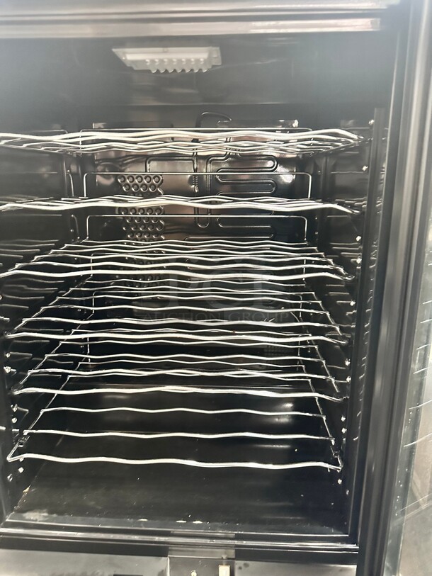Working Vinotemp VT6060 Bottle Free Standing  Wine Cellar 115 Volt  - Image 5 of 6