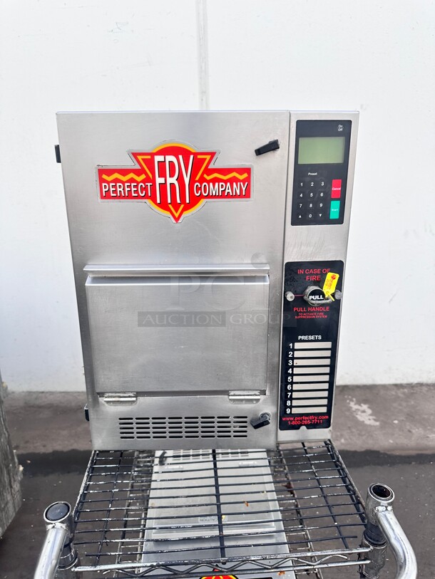 Perfect Fry PFC5700 Commercial Ventless Countertop Deep Fryer - 208V, 5.7 kW 1 Phase Tested and Working - Image 4 of 11