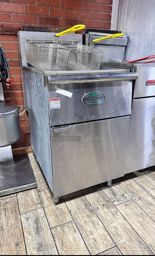Like New Main Street Equipment Natural Gas 70-100 lb. Stainless Steel Floor Fryer - 150,000 BTU - Image 2 of 8