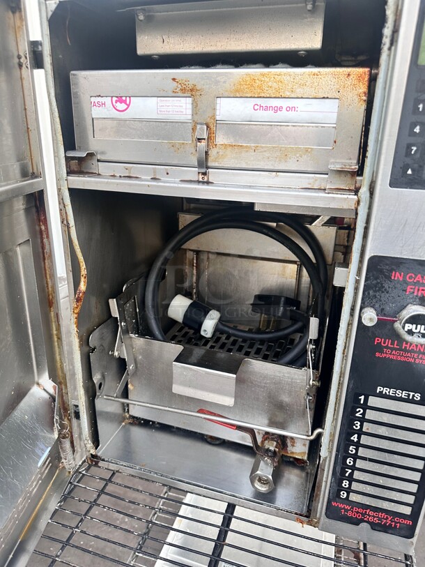 Perfect Fry PFC5700 Commercial Ventless Countertop Deep Fryer - 208V, 5.7 kW 1 Phase Tested and Working - Image 11 of 11