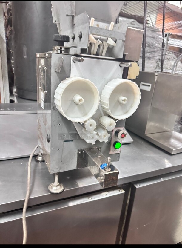 Working Top TSM06 Samrice Full-Automatic Sushi Ball Robot 115 Volt Made in Japan - Image 8 of 9