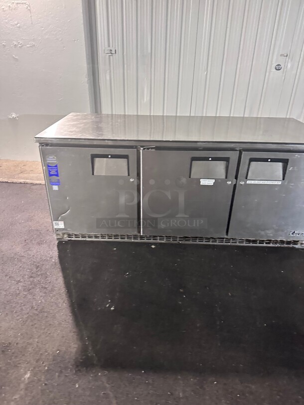 Certified Working Everest  72 inch Triple Door Undercounter Reach-in Refrigerator Stainless interior & exterior 115 Volt - Image 6 of 8