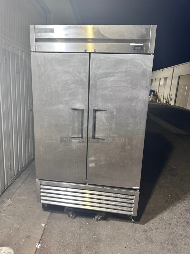 Late Model True T-43F-HC 47 inch Two Section Reach In Freezer, (2) Solid Doors, 115v Working - Image 2 of 10