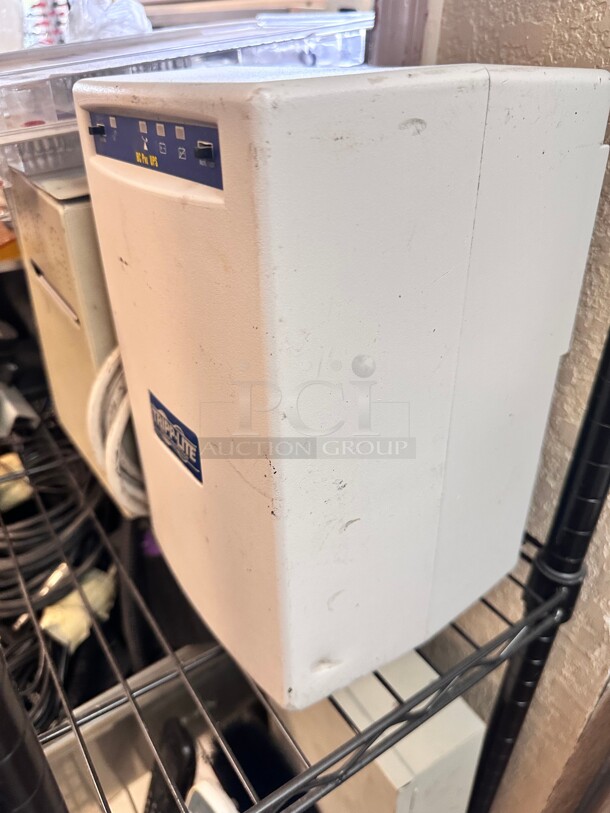 Tripp Lite SMART 700HG UPS Commercial Power Protection 20V Tested and Working - Image 4 of 5