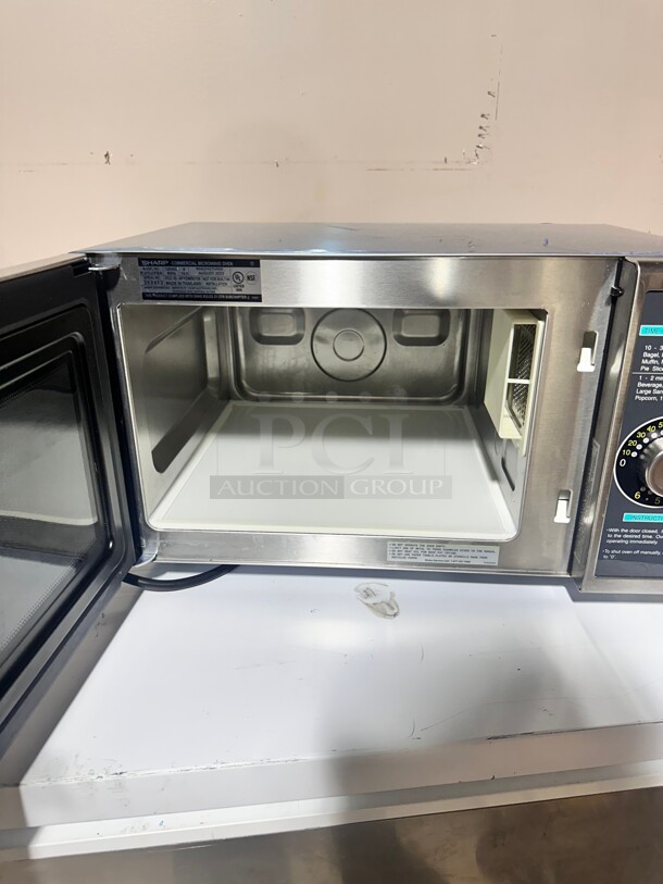 Late Model Sharp R-21LCFS 1000 Watt Medium Duty Commercial Microwave Oven, 120V Working - Image 6 of 8