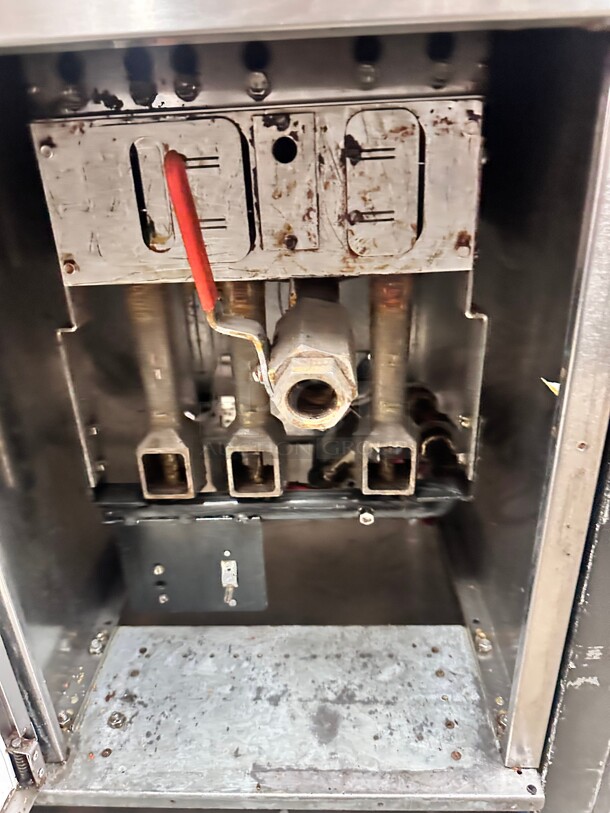 Fully Refurbished Frymaster ESG35T Gas Fryer - (1) 35 lb Vat, Floor Model, Natural Gas Tested and Working - Image 7 of 8