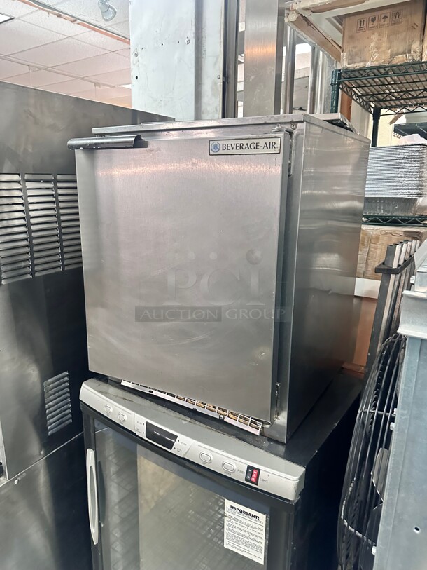 Beverage Air UCR20 20"W Undercounter Refrigerator one Door, 115v Tested and Working - Image 4 of 4