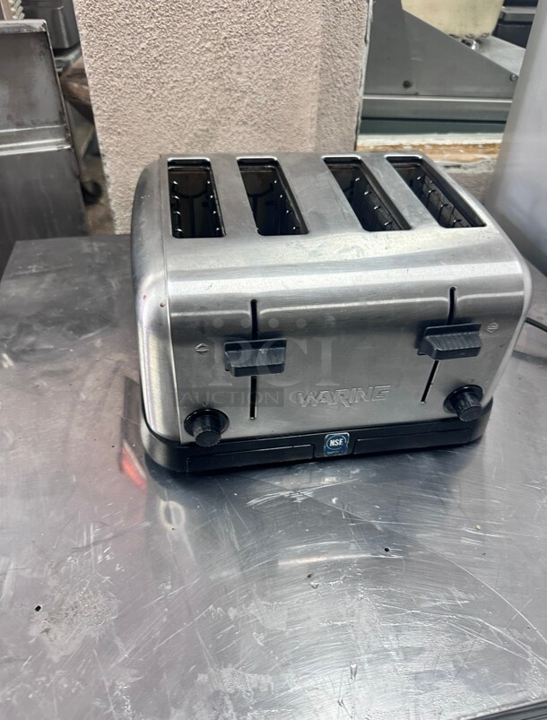 Late Model Waring WCT708 Slot Toaster w/ 4 Slice Capacity & 1 3/8 inch W Product Opening, 120v Tested and Working! - Image 3 of 8