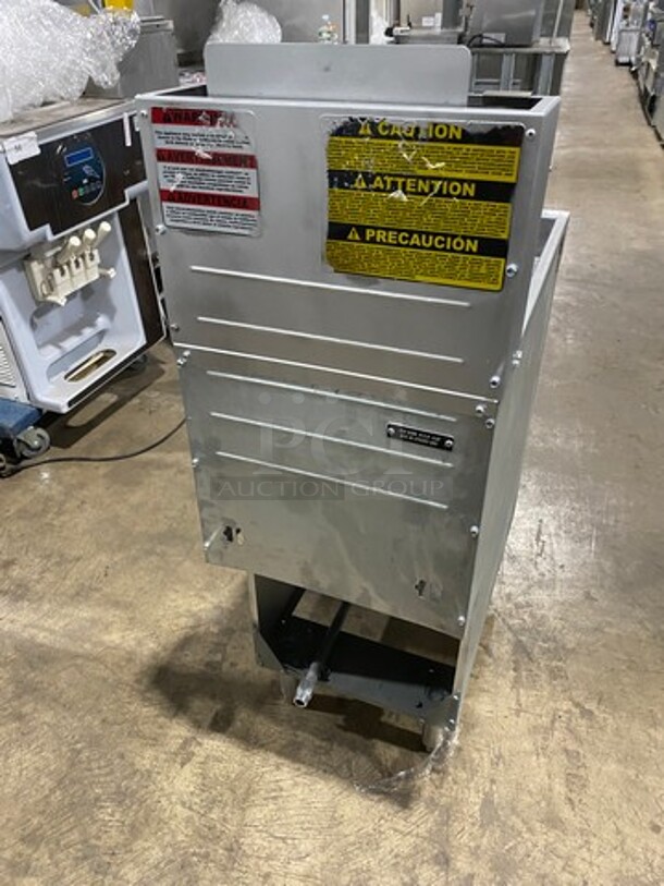 Apexra Commercial Natural Gas Powered Deep Fat Fryer! With 2 Metal Frying Baskets! All Stainless Steel! On Legs! - Image 3 of 8