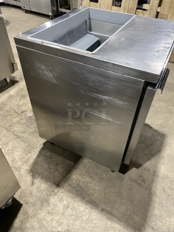 Beverage Air Refrigerated Sandwich Prep Table! Model SUR27 Serial 4405618! 115V 1 Phase! On Casters!  - Image 4 of 8