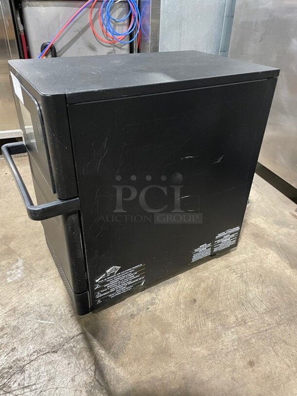 AWESOME! 2022 Late Model! MerryChef Countertop Rapid Cook Turbo Oven! Model: Eikon E2S! 208V 1 Phase! On Legs! - Image 2 of 8