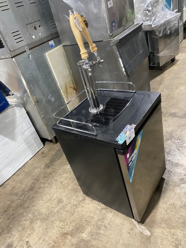 Kegco Commercial Refrigerated Dual Tap Kegerator! With Tower! With Single Door Storage Space Underneath! Model: MDK209SS01 115V 60HZ 1 Phase - Image 2 of 9