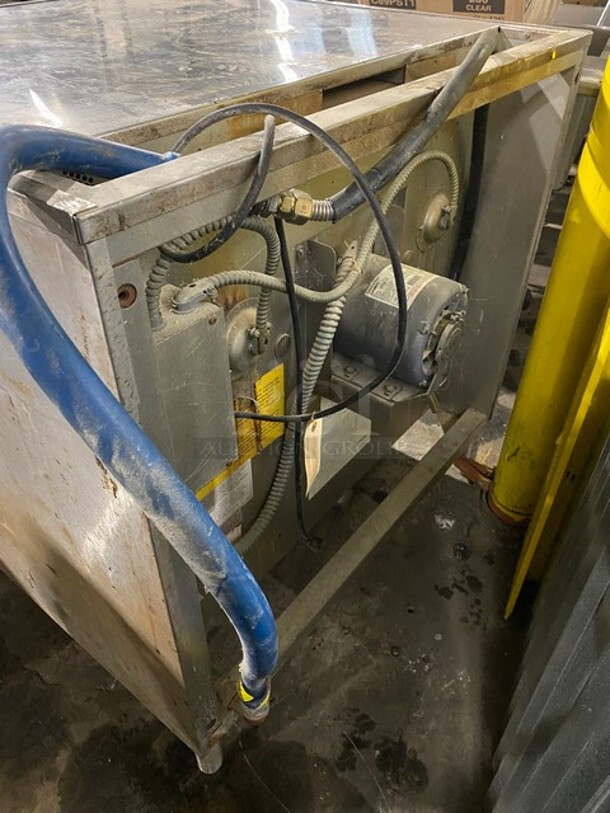 Blodgett Commercial Natural Gas Powered Convection Oven! With View Through Doors! Metal Oven Racks! On Legs! Working When Removed! - Image 3 of 8