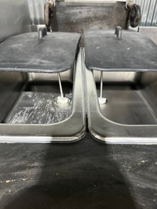 NICE! Stoelting Commercial 2 Flavor Soft Serve Ice Cream/ Frozen Yogurt Machine! All Stainless Steel! On Casters! Model: O231309I2 SN: 3610806H 208/240V 60HZ 3 Phase - Image 4 of 8