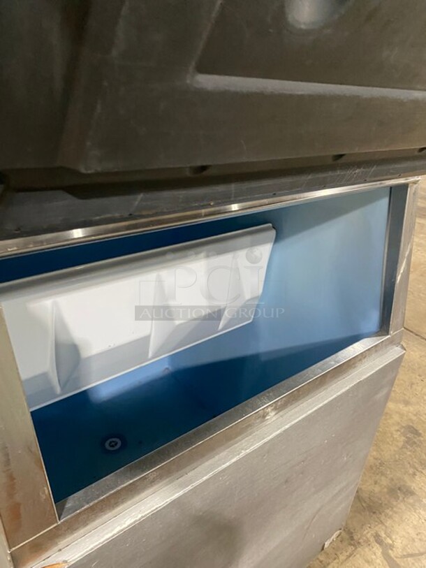Manitowoc Commercial Ice Making Machine! With Commercial Ice Bin Underneath! All Stainless Steel! Model ID0502A161D Serial 1120025579! 115V 1Phase! On Legs! - Image 5 of 10