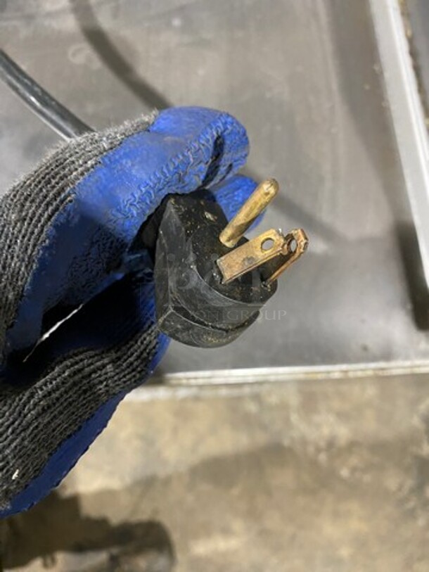 Beverage Air Commercial Refrigerated Pizza Prep Table! With 2 Door Storage Space! All Stainless Steel! Model: DP67 SN: 11803910 115V 60HZ 1 Phase - Image 10 of 10