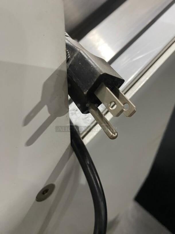 LATE MODEL! 2019 Two Thousand Commercial Countertop Bread Loaf Slicer! Model: TTD7B 110V 60HZ 1 Phase - Image 10 of 10