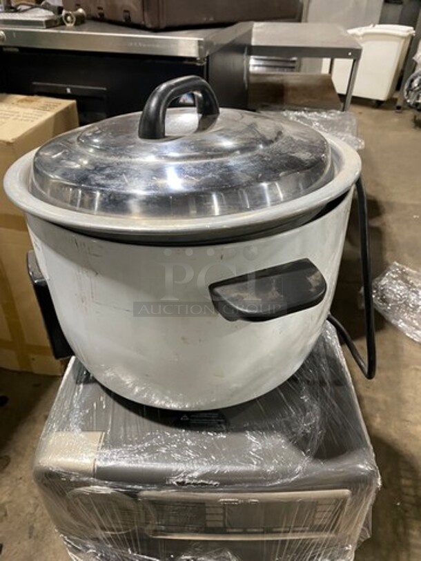 Aroma Commercial Countertop Electric Powered Rice Cooker! With Lid! Model: ARC1033E 120V SN: G6150704 - Image 2 of 9