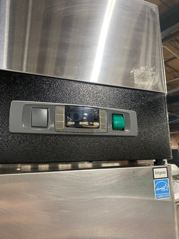 Migali Commercial Single Door Reach In Cooler! With Poly Coated Racks! All Stainless Steel! On Casters! Model: C1RHC SN: C1RHC00319012600920014 115V 60HZ 1 Phase - Image 8 of 9