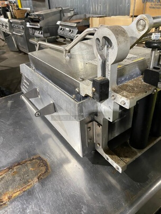 Star Pro Max Commercial Countertop Panini/Sandwich Grill! With Flat Press! All Stainless Steel! Model: GR14B SN: GS141210A0016 120V - Image 4 of 11