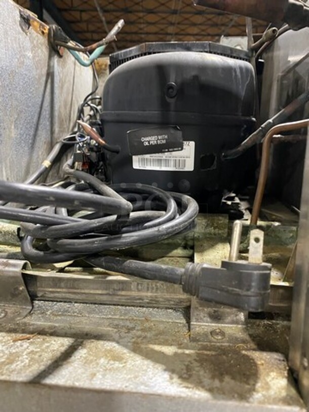Traulsen Commercial Single Door Reach In Cooler! All Stainless Steel! On Legs! MODEL RHT132WREFHS RN:T422500C99 115V 1PH - Image 8 of 8