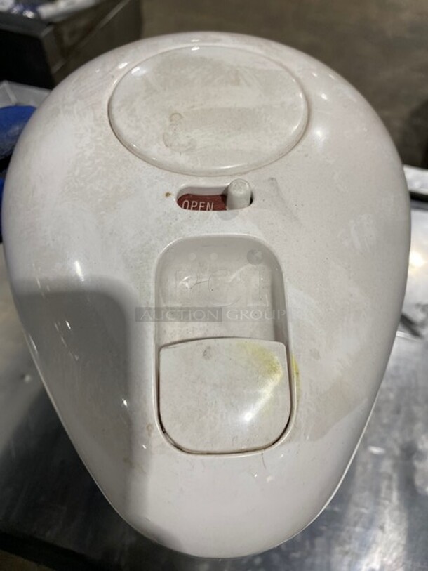 Sunpentown Electric Water Boiler! Electric Hot Pot! 3.5 L Capacity! 120V - Image 4 of 7