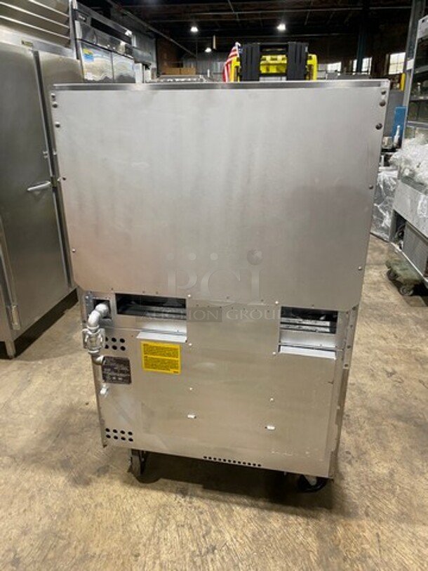 Vulcan Commercial Natural Gas Powered 6 Burner Stove! With Raised Back Splash And Salamander Shelf! With Oven Underneath! All Stainless Steel! Model: 36S6BN SN: 481938247 - Image 3 of 9