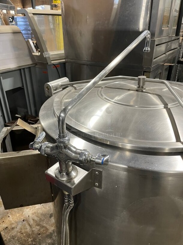 WOW! Market Forge Commercial Natural Gas Powered Jacket Self Contained Soup/Steam Kettle! All Stainless Steel! On Legs! 120V 1 Phase! Model: F-30GL-5 SN: 042816M5102-1365! - Image 6 of 12