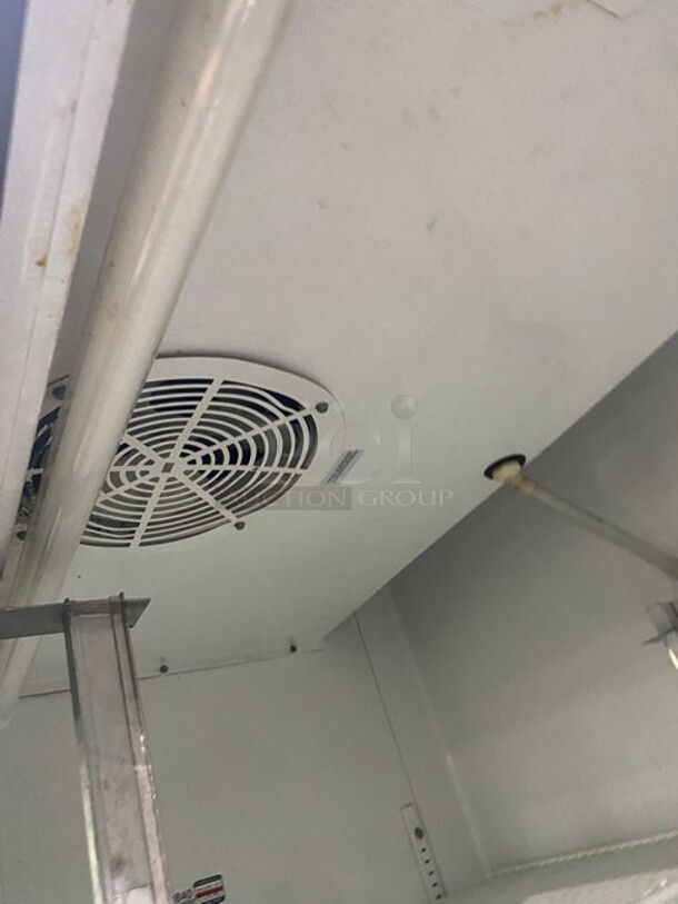 True Metal Commercial 2 Door Reach In Cooler Merchandiser w/ Poly Coated Racks! MODEL TSD33G SN:5050840 115V 1PH - Image 6 of 8
