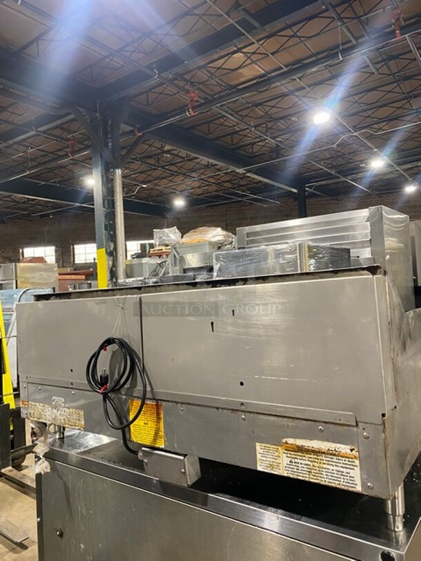 WoodStone Countertop Commercial Natural Gas Powered Flat Griddle! With Split Top! All Stainless Steel! With Back & Side Splashes! 120V 1 Phase! Model: WS-PL-4836-4-CT00NG SN: GP1b16OCT1807222! - Image 4 of 10