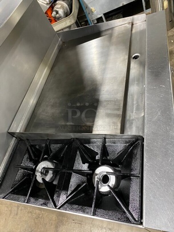 WOW! Vulcan Commercial Natural Gas Powered Flat Top Griddle With 2 Burner! Flat Griddle Has Side Splashes! With Raised Back Splash And Salamander Shelf! With Oven Underneath! All Stainless Steel! On Casters! Model: 48C2B36GN SN: 650094075 - Image 5 of 11