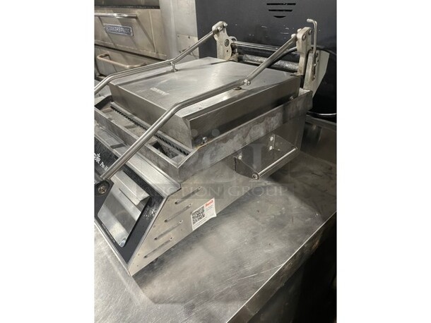 Nice! Star Pro Max Electric Powered Heavy Duty Panini Press Grill! With Grooved Lines! Model GG14 Serial GG140715A0033! 120V 1 Phase! - Image 2 of 8