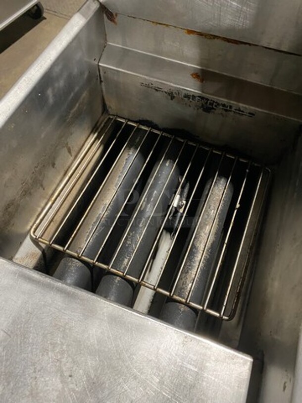 Imperial Commercial Natural Gas Powered Deep Fat Fryer! With Backsplash! With 2 Metal Frying Baskets! All Stainless Steel! On Casters! Model: IFS40 SN: 06157209 - Image 6 of 9