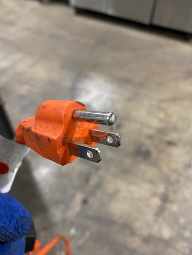 NICE! True Commercial 2 Door Reach In Cooler Merchandiser! With View Through Doors And Sides! With Poly Beverage Racks! Model: GEM49 SN: 14438952 115V 60HZ 1 Phase - Image 9 of 9