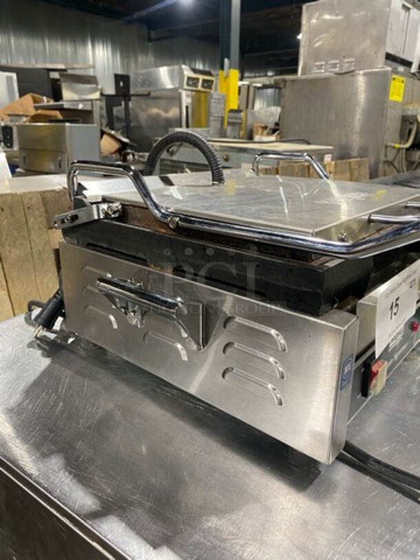 Waring Commercial Countertop Panini/Sandwich Supremo Grill! All Stainless Steel! Press With Flat Surface! Model: WFG250 120V - Image 2 of 9