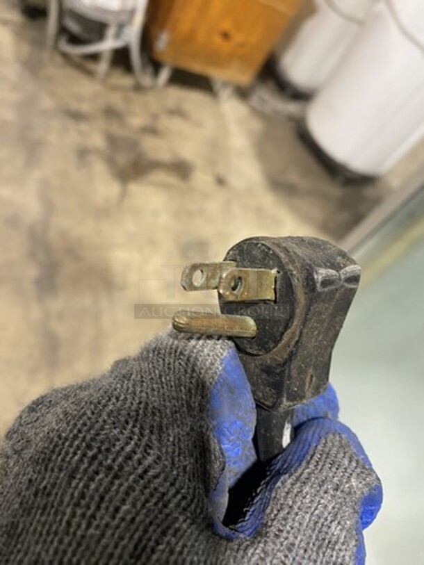 Traulsen Commercial Refrigerated Revolving Dessert Display Case Merchandiser! 115V 1 Phase - Image 7 of 9