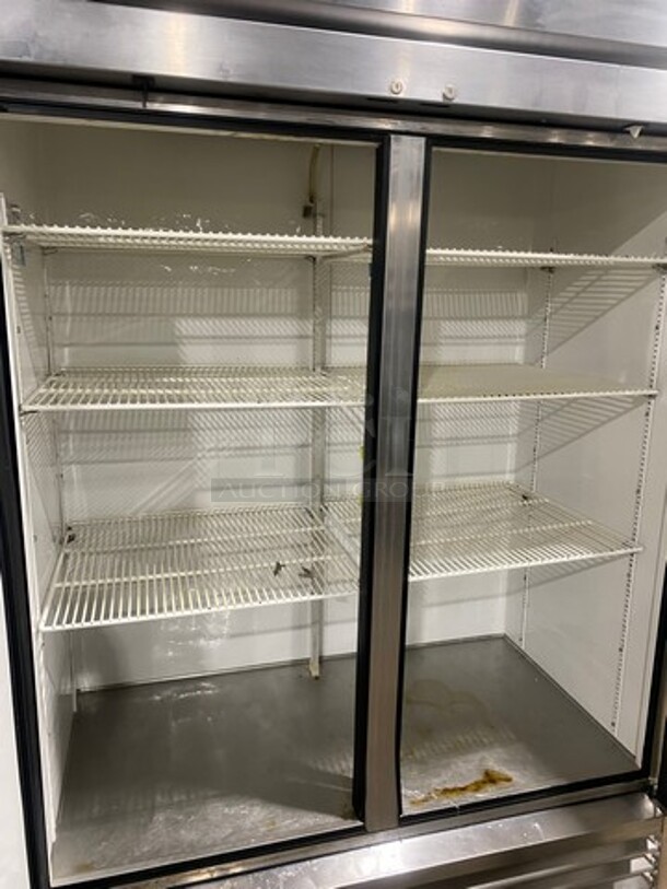 True Commercial 2 Door Reach In Cooler! Poly Coated Racks! All Stainless Steel! Model: T49 SN: 6950022 115V 60HZ 1 Phase - Image 4 of 7