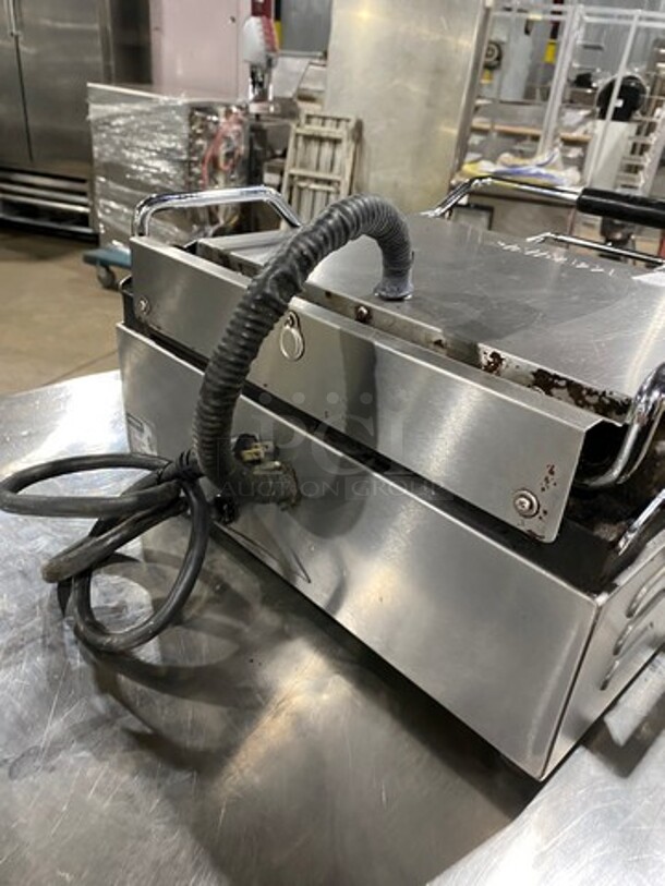 Waring Commercial Countertop Panini/Sandwich Supremo Grill! All Stainless Steel! Press With Ribbed Surface! Model: WPG250 120V - Image 4 of 8