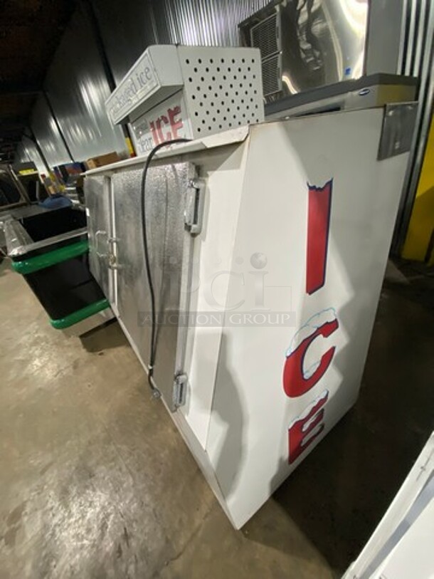 Leer Commercial Outdoor 2 Door Ice Merchandiser! Model: 602SA33MS SN: HAA0772 115V - Image 2 of 8