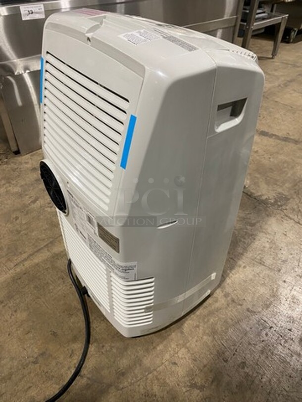 NEW! OUT OF THE BOX! SCRATCH-N-DENT! DeLonghi Portable Air Conditioner Unit! 400 Square Feet Room Capacity! Model: PACAN130HPE 115V - Image 4 of 9