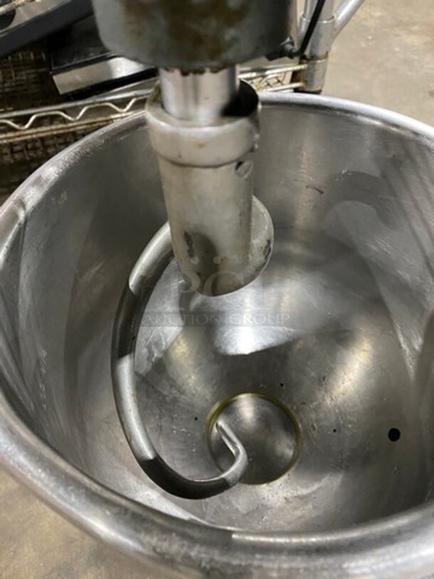 Avantco Commercial Countertop 10QT Planetary Mixer! With Bowl And Bowl Guard! With Spiral Hook, Whisk And Paddle Attachments! Model: MX10 SN: 47047416MX10 120V - Image 6 of 10