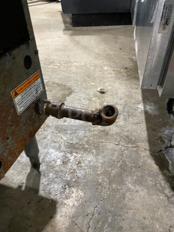 PITCO Frialator! Stainless Steel Commercial Natural Gas Deep Fat Fryer W/ Side Splash And Backsplash! On Legs! - Image 8 of 8